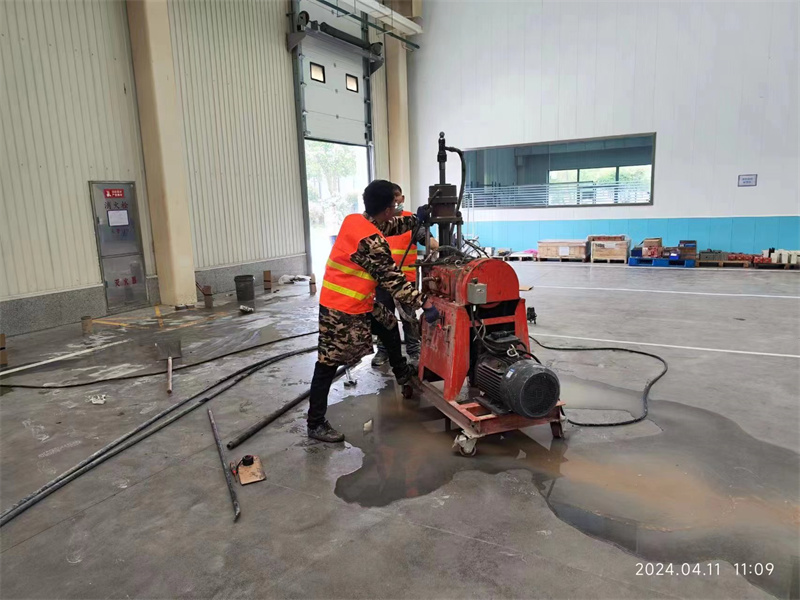 多伦厂房地面下沉塌陷注浆加固施工